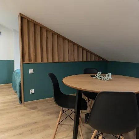 Uroczy, Przytulny Poddasze Radom