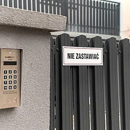 Uroczy, Przytulny Poddasze מלון דירות 3*