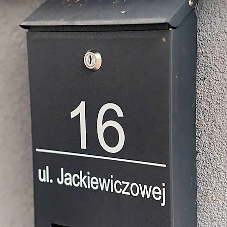 Uroczy, Przytulny Poddasze מלון דירות